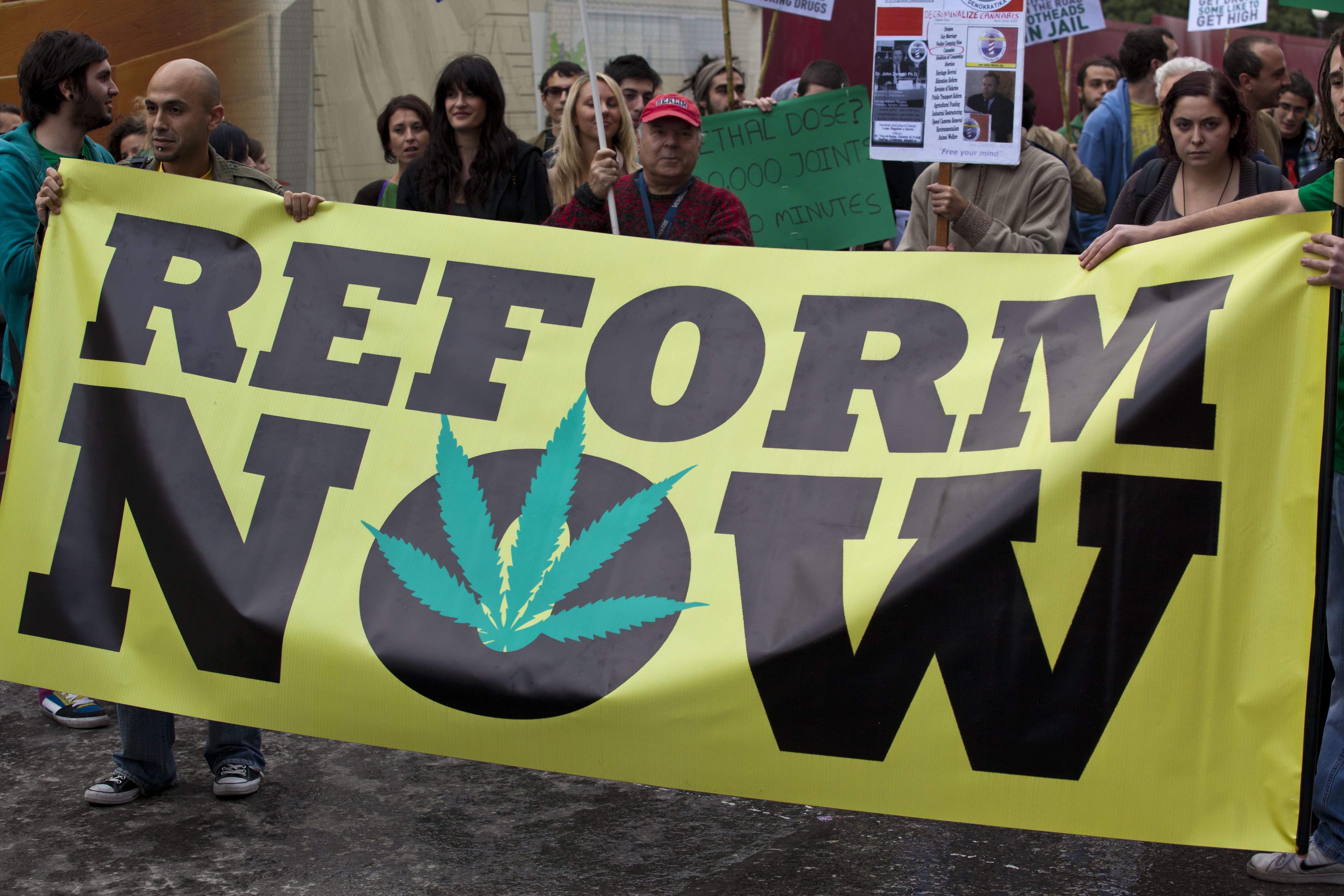 Reform cannabis protest-min